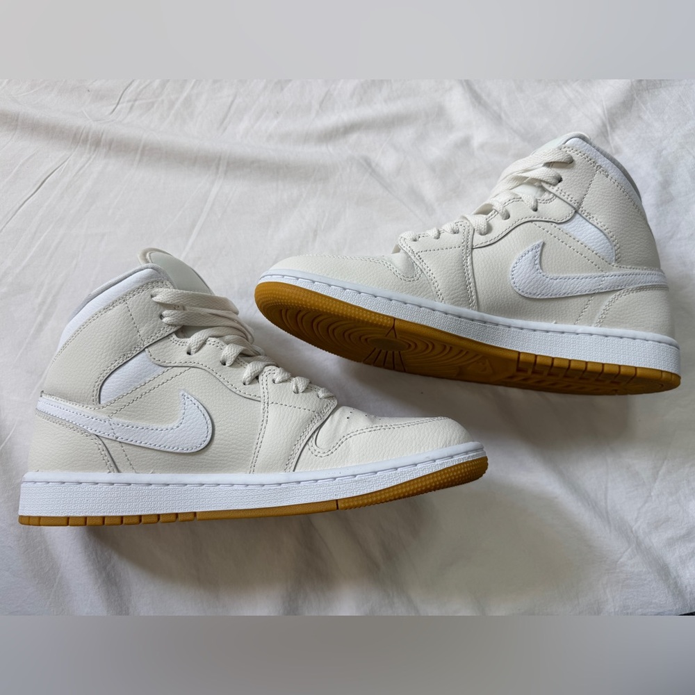 WMNS AIR JORDAN 1 MID
